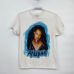 Aaliyah Spray Paint Portrait Graffiti White Short Sleeve Shirt unisex Size Small